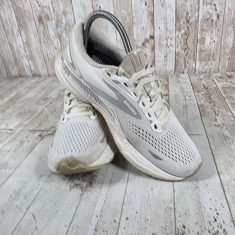 Brooks Adrenaline GTS 23 Womens Running Shoes White Silver 1203811B104 Size 7